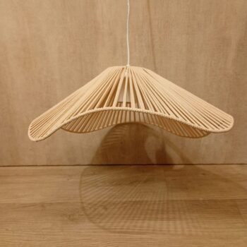Colgante artesanal modelo mini capelina de polyester crema de 50 x 20 cm