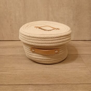 Cesta redonda con tapa de fibras de algodon natural de 22 x 25 cm