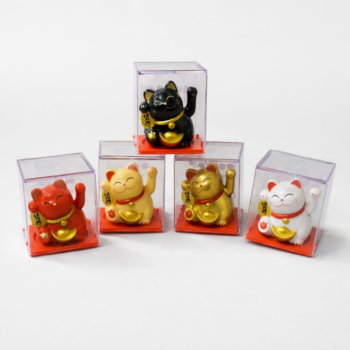 Gato Maneki Neko de la suerte con carga solar