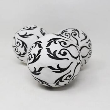 Esfera de resina blanca decorativa hojas caladas de 7,5 cm