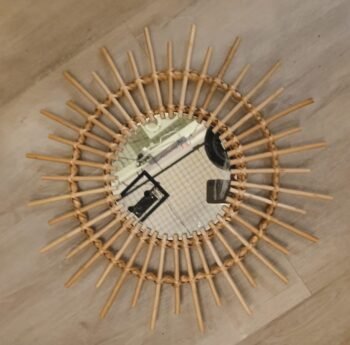 Espejo de madera natural con mimbre chico de 48 cm