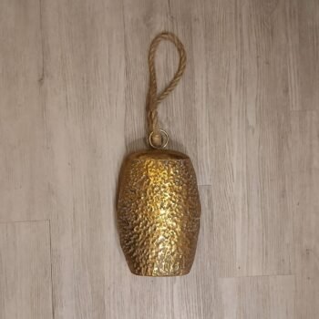 Campana tipo cencerro de metal dorado con tira de yute