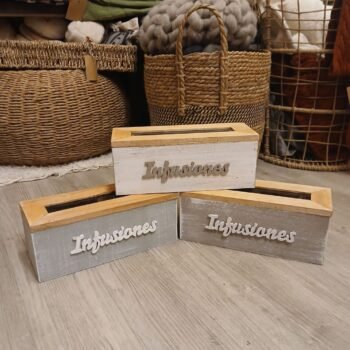 Caja de madera vintage con frase en relieve para te de 3 divisiones