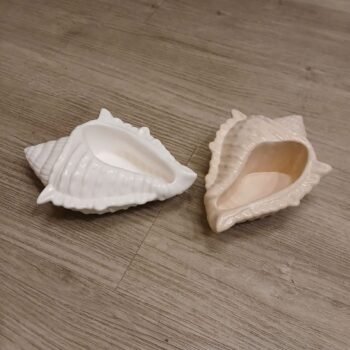 Adorno caracol marino de cemento pintado 18 x 12 cm