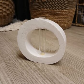 Florero difusor de cemento pintado de 13 x 11 cm