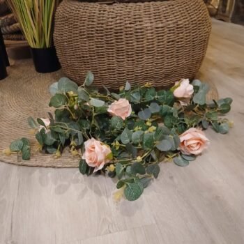 Guirnalda de hojas y rosas artificiales de 180 cm