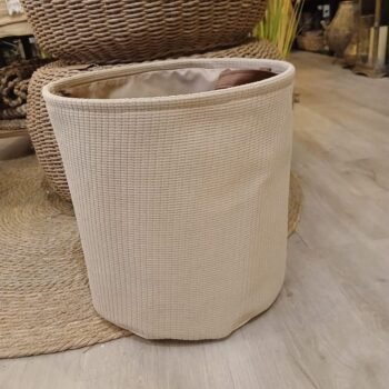 Cesto chico para ropa texturado beige con manijas de 30 x 30 cm
