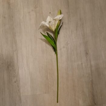 Rama de flores blancas artificiales estilo lirio de 52 cm