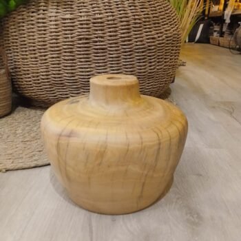 Jarron artesanal de madera de guayubira torneada macizo mediano de 22 x 20 cm