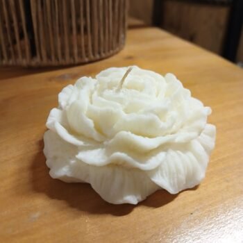 Vela aromatica de cera de soja con diseño de flor peonia