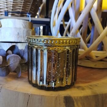 Posa vela mediano de vidrio labrado dorado de 8 x 8 x 6 cm