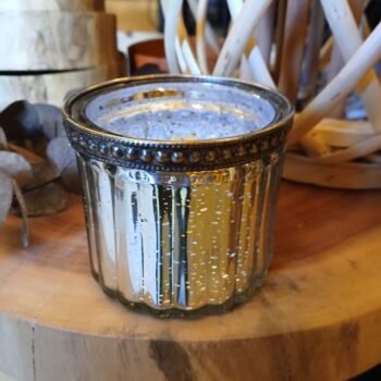 Posa vela mediano de vidrio labrado plateado de 8 x 8 x 6 cm