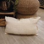 Almohadon color crudo con waffle de 40 x 60 cm