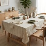 Mantel de tusor rayado color crudo con verde seco de 260 x 150 cm