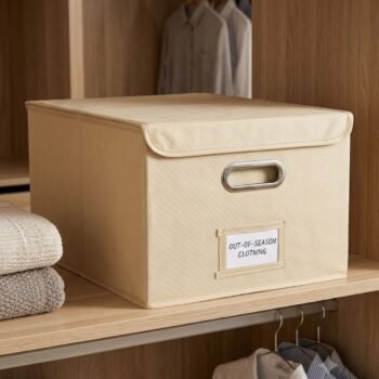 Organizador grande de ropa textil beige con asa metalica de 54 × 44 × 32 cm
