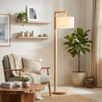 Lampara de pie modelo Egur de madera peteribi y pantalla blanca 160 cm
