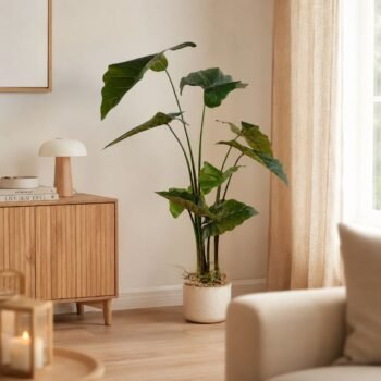 Planta artificial tipo Alocasia de 95 cm en maceta