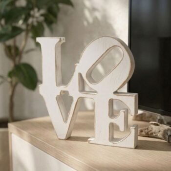 Adorno de madera pintada blanca LOVE