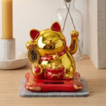 Gato de la suerte maneki neko dorado con base y panel solar